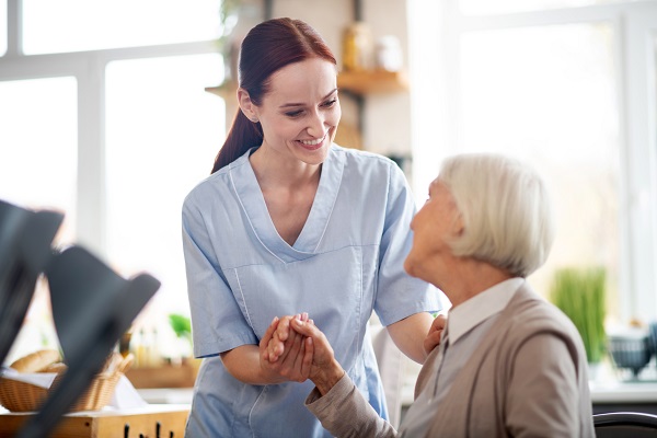 Cuidadores de idosos com Alzheimer, uma empresa pode ser a solução?